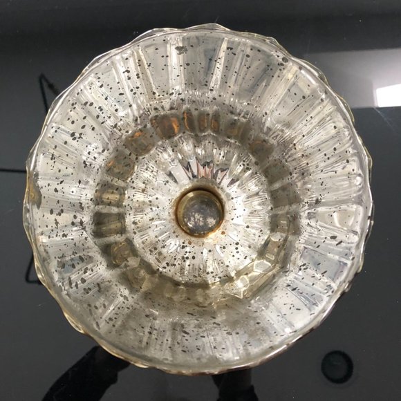 Flower Vase Gold - Picture 2 of 3